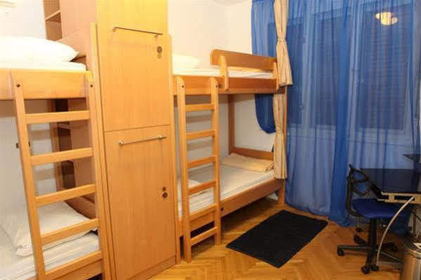 Tchaikovsky Hostel Сплит Экстерьер фото